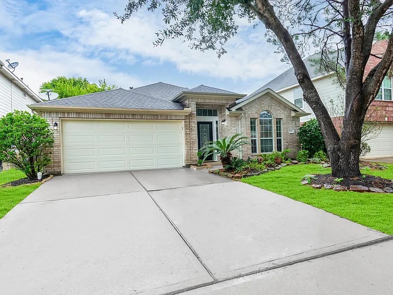 16510 Bluff Springs Dr — Photo 2