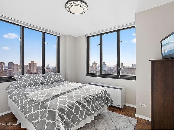 3rd image of 407 Park Ave S #Phb