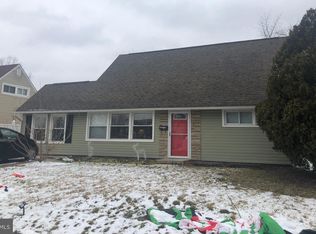 303 Indian Creek Dr, Levittown, PA 19057