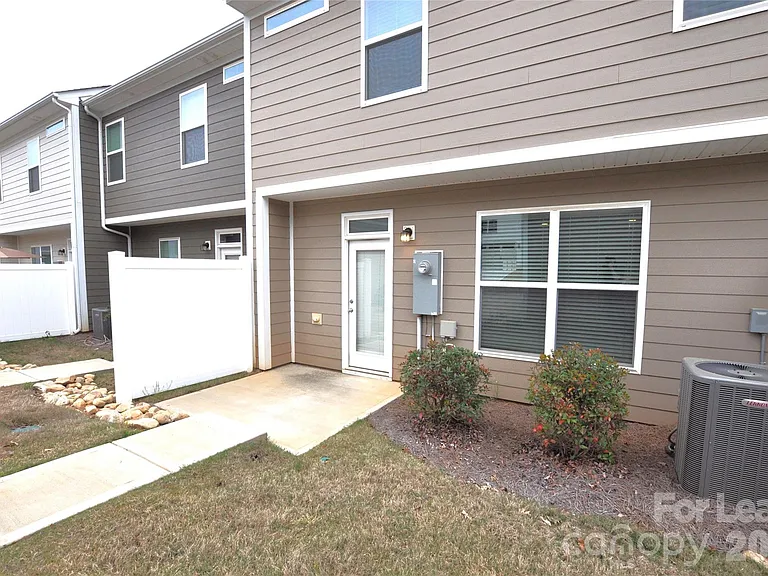 536 Laurel Walk Ln — Photo 7