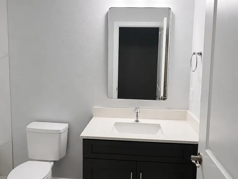 2225 Fraser St — Photo 12