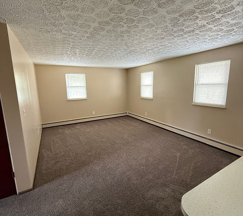 1st image of 355 Meadowbrook Ave APT 4