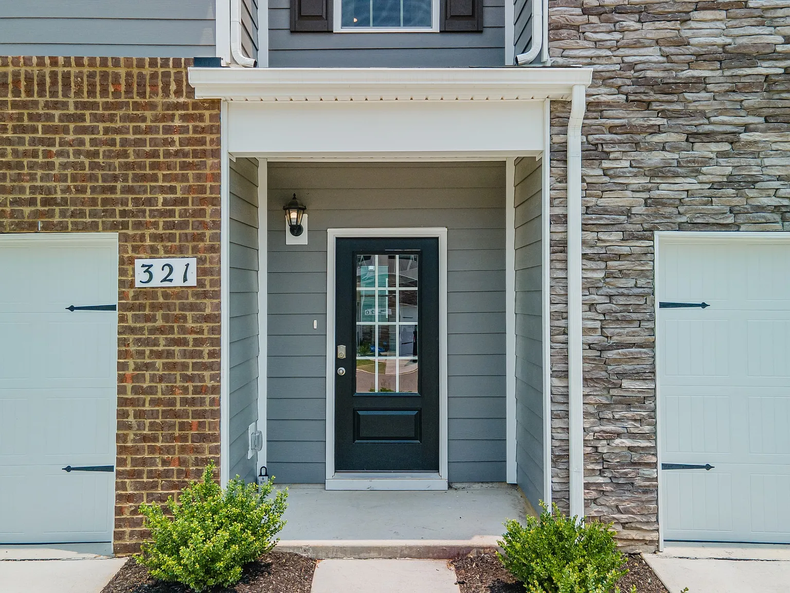 3 bed, 2.5 bath, 1474 sqft, $1,650 — Photo 2