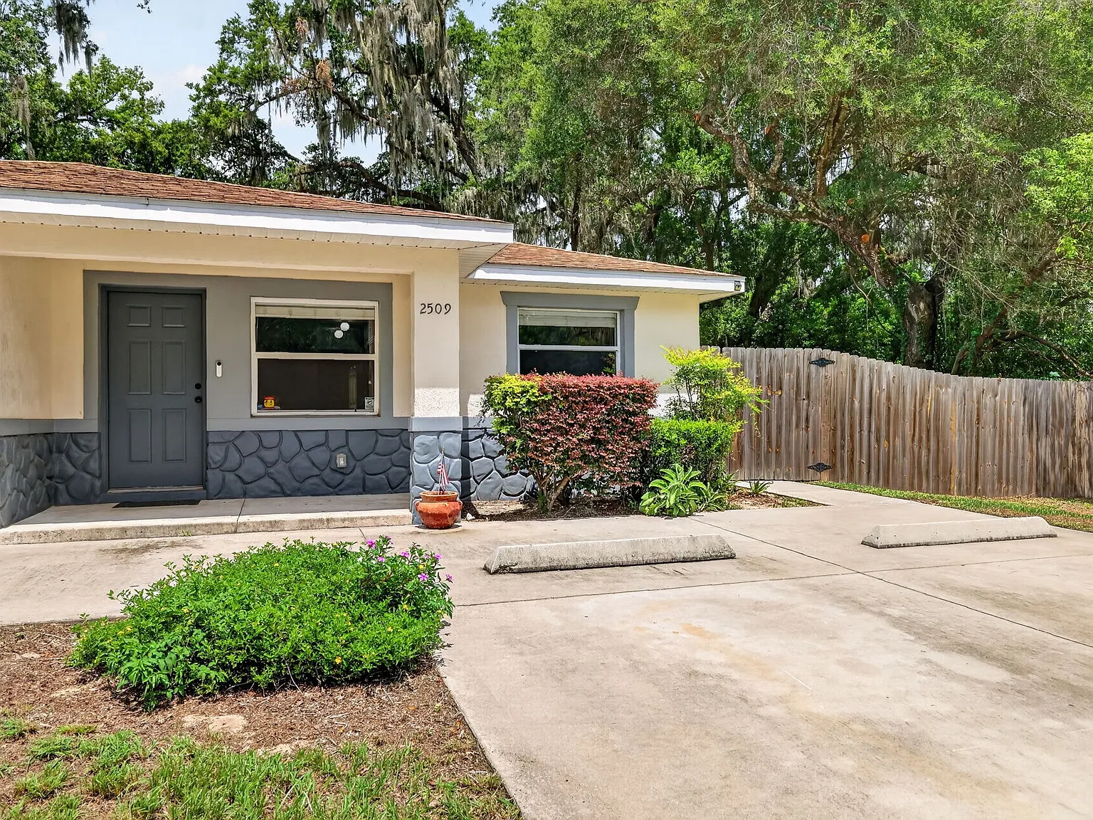 2 bed, 966 sqft, $1,700 — Photo 3