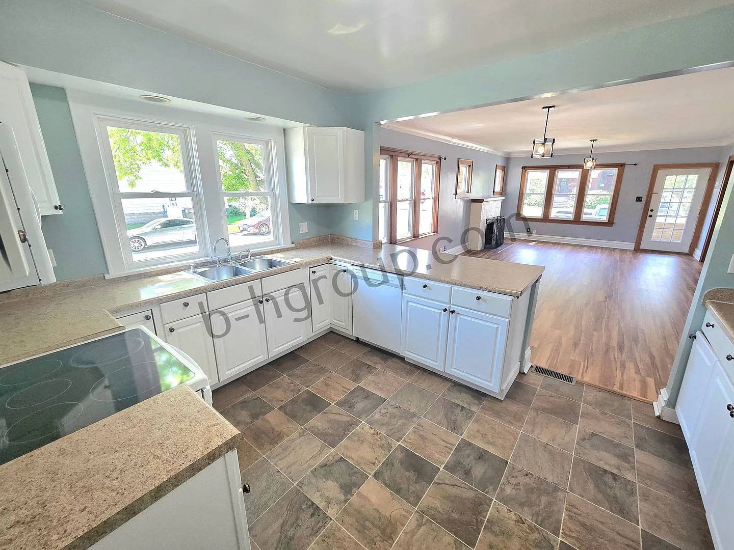 7029 26th Ave — Photo 3