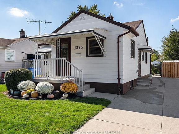 5th image of 1375 Bernard Rd