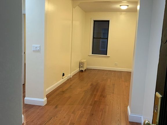 3rd image of 508 Van Cortlandt Park Ave