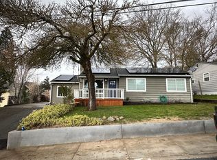 1058 NE Churchill St, Grants Pass, OR 97526