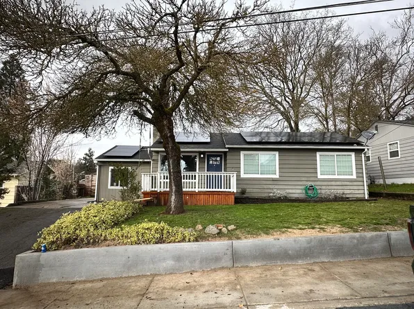 1058 NE Churchill St, Grants Pass, OR 97526