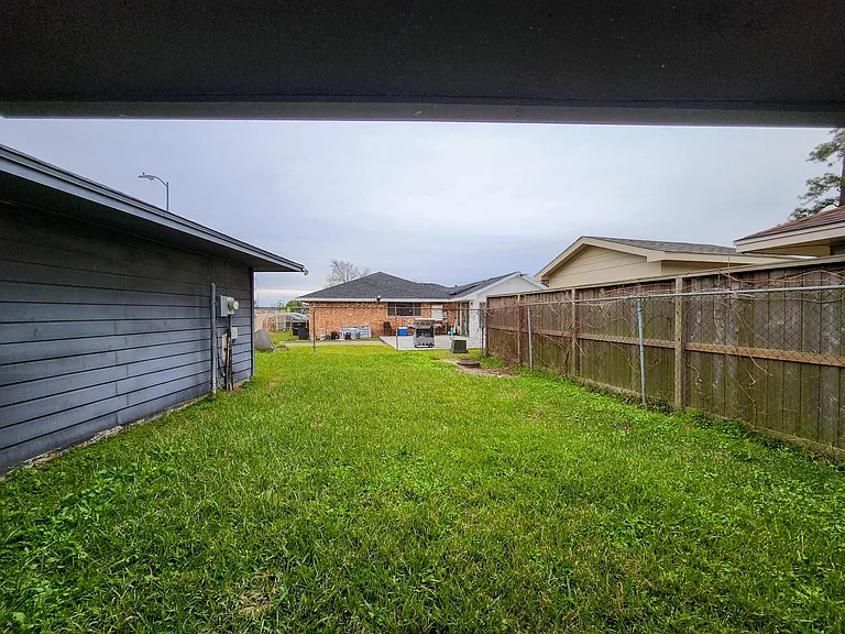 9750 Hillis St — Photo 34