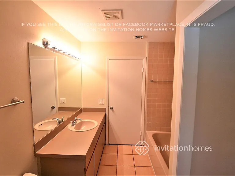 10821 NW 33rd St — Photo 14