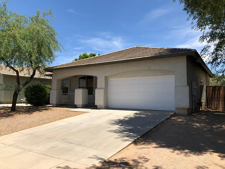 1141 N Joshua Tree Ln — Photo 2