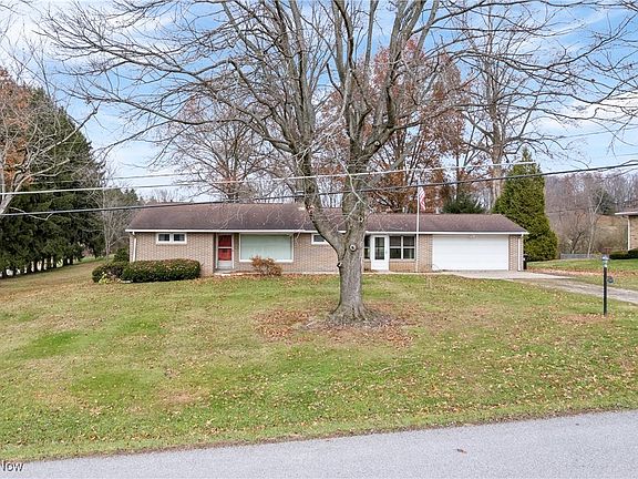 3rd image of 2301 Hillwood St