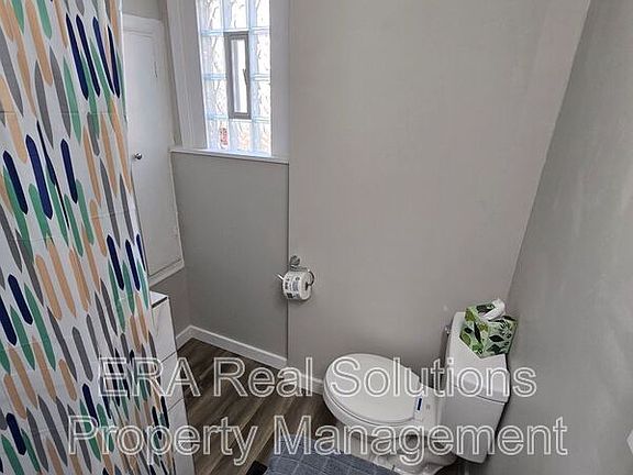 5th image of 520 Siebert St