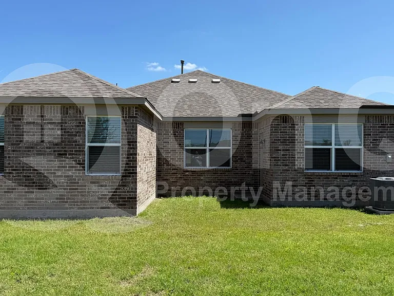 904 Emerson Dr — Photo 21