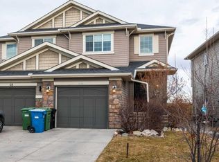 44 SW New Brighton Lndg SE, Calgary, AB T2Z 0S7