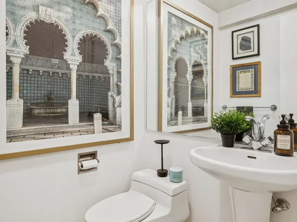 250 East 40th Street image 10 of 20