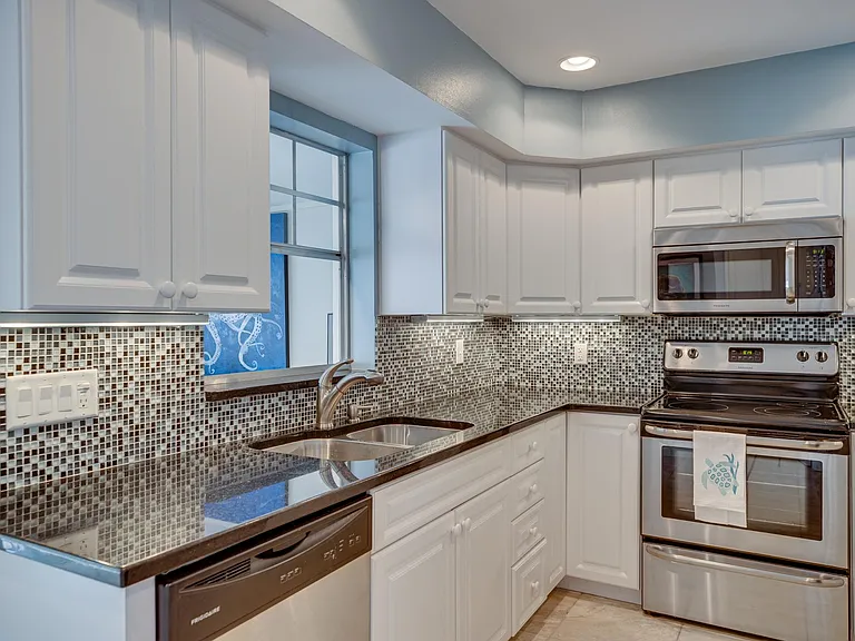 2722 Cardinal Dr — Photo 22