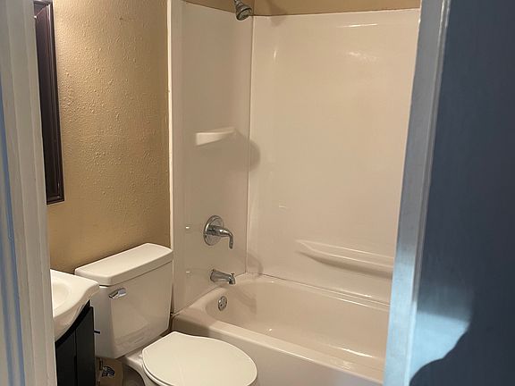 3rd image of 109 Phelps St