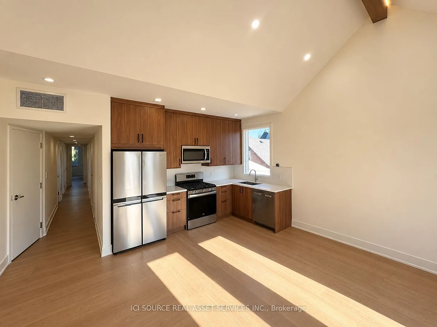 3 bed, $4,600 — Photo 4