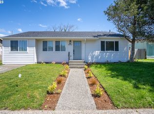 1593 Hayes St, North Bend, OR 97459