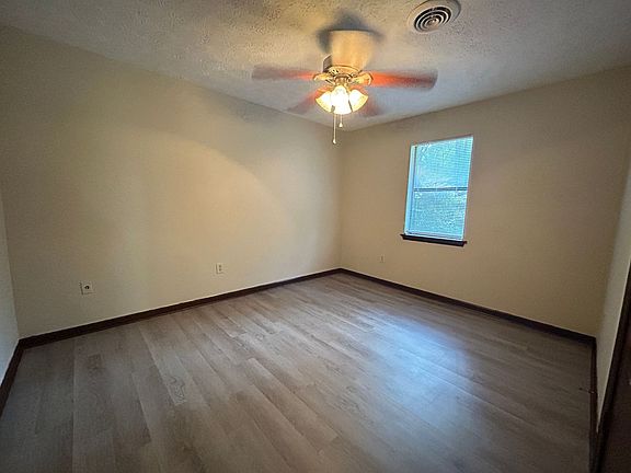 5th image of 125 Alden Ct #127