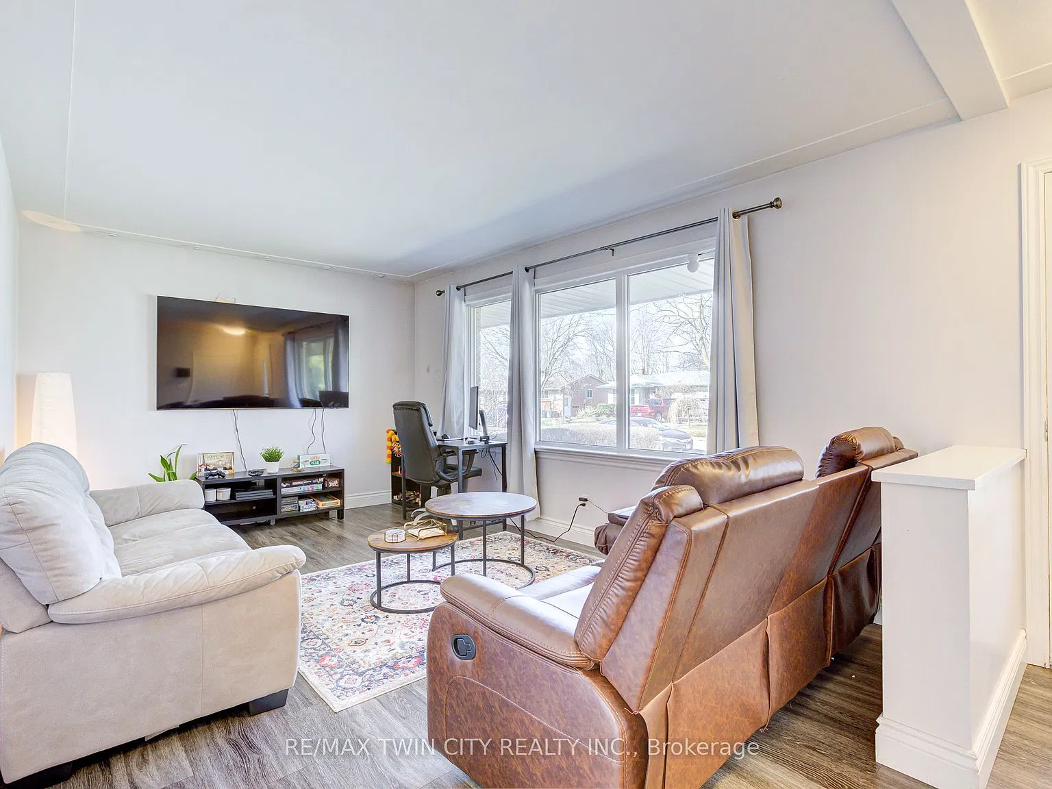 2 bed, $2,400 — Photo 4