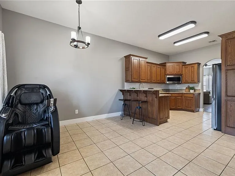 1406 N Latisha Ln — Photo 34