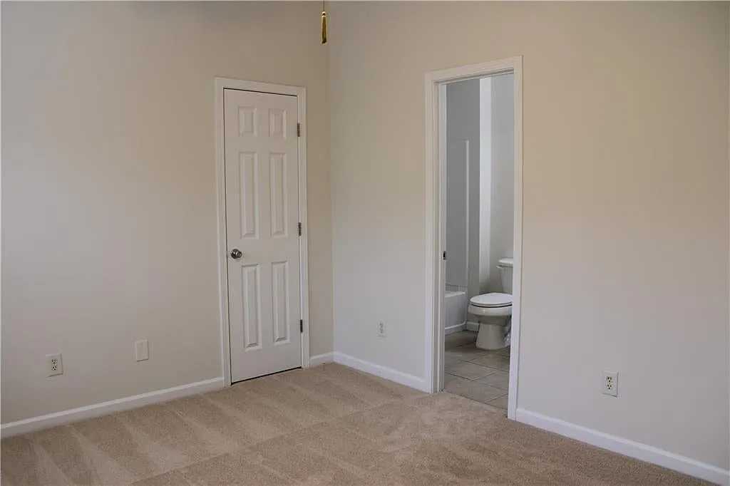 3 bed, 3.5 bath, 1326 sqft, $2,700 — Photo 4