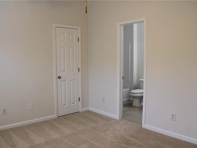 2059 Liberty Ct NW — Photo 4