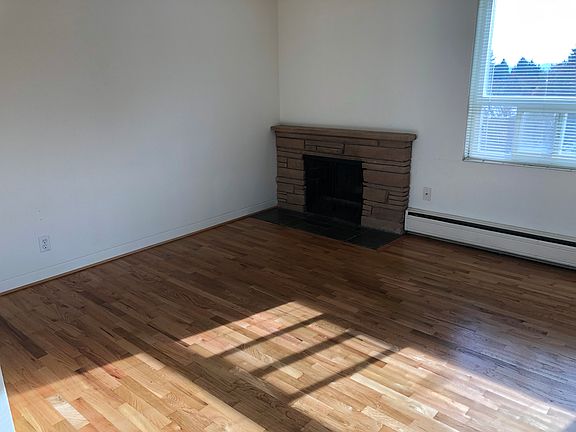 4th image of 5410 Ivanhoe Pl NE #6