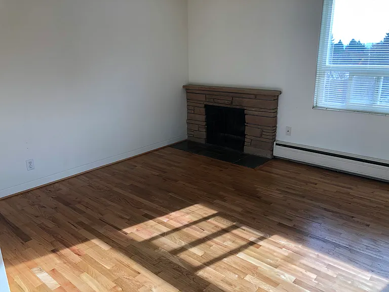 5410 Ivanhoe Pl NE #6 — Photo 4
