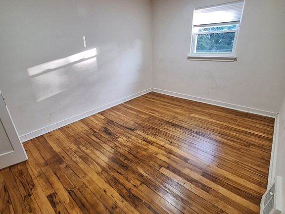 5th image of 343 S Marshall St