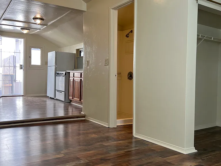 633 Avenue M #C — Photo 9
