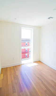 Rented by EXR | media 7