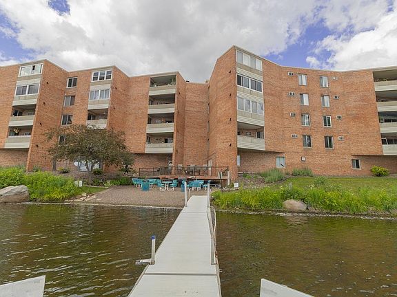 3rd image of 329 Geneva Ave N APT 315