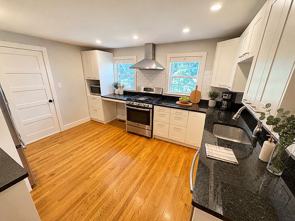 4th image of 37 Hillcrest Cir #1