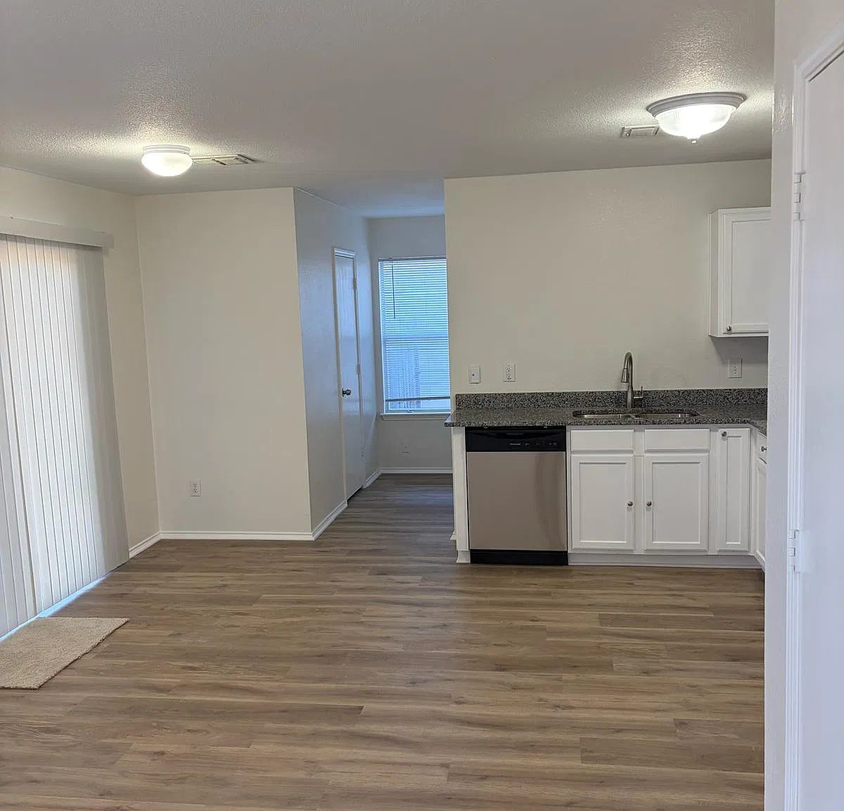 3 bed, 2000 sqft, $1,890 — Photo 4