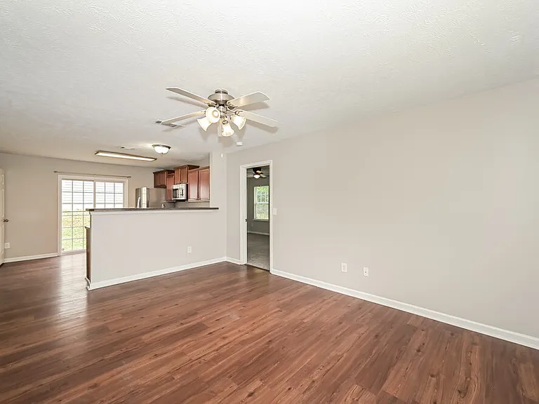 925 Birchmill Point S — Photo 4