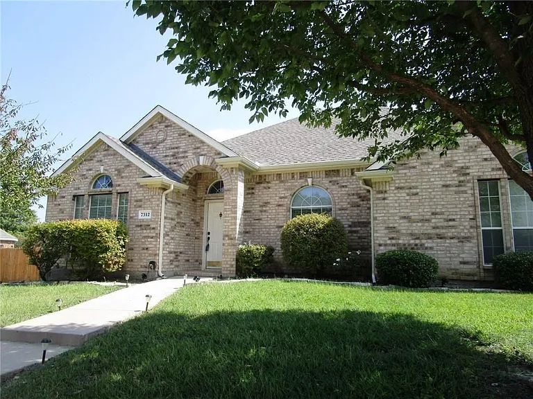 7312 High Point Dr — Photo 2