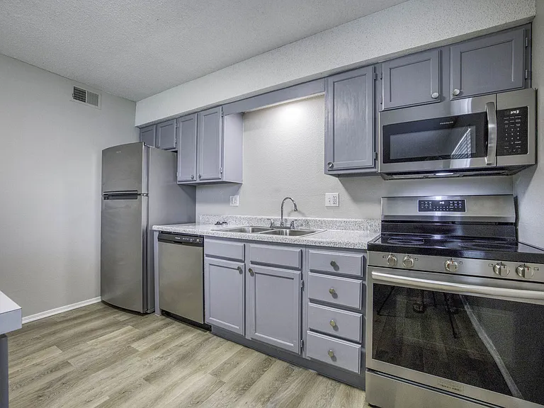 Pheasant Run Apartments — Photo 2