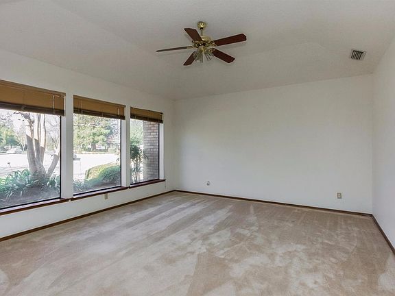 4th image of 398 E Richmond Ave