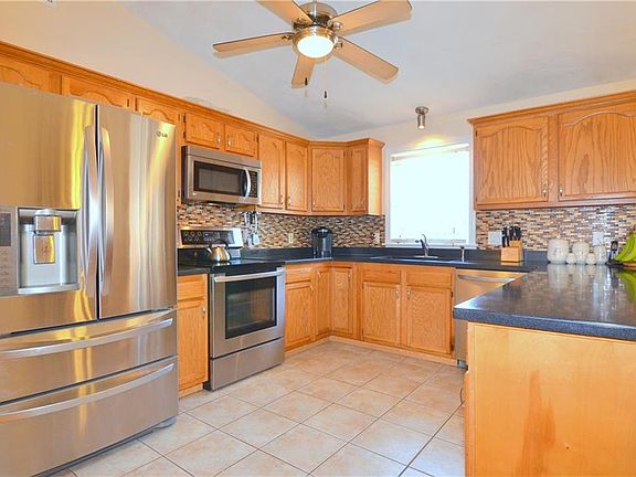 4th image of 6 Evans St