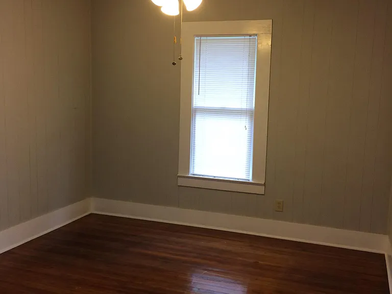 206 Weaver St — Photo 3