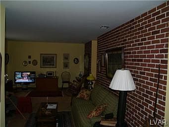 4th image of 84 Stonewood Pl