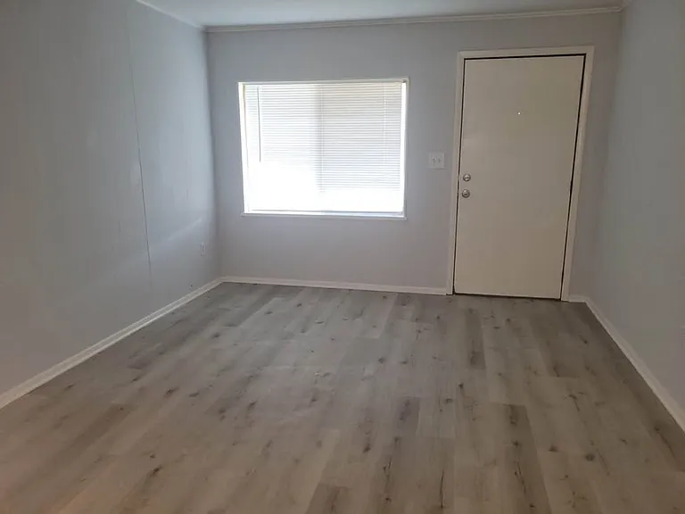 5805 Cherry St — Photo 4
