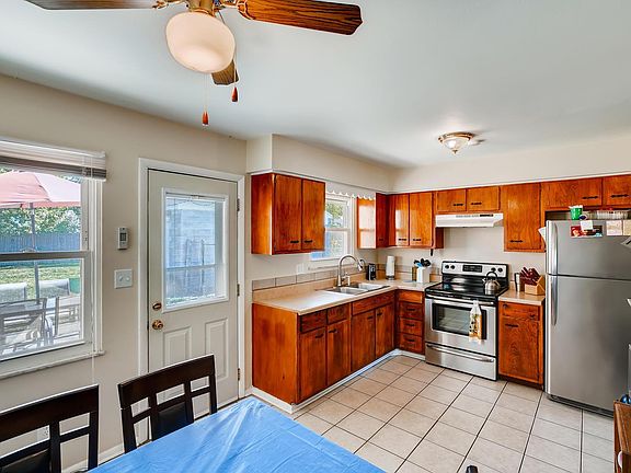 4th image of 3786 Hiawatha St