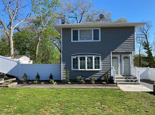58-60 Blydenburgh Ave, Smithtown, NY 11787