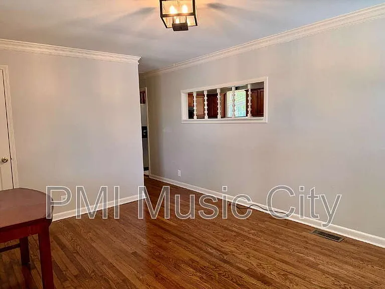 322 Arrington St — Photo 4