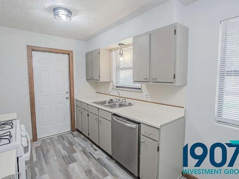 608 N Janeway Ave — Photo 13
